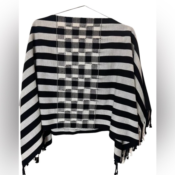 Artisian White Black Pull Over Poncho - Picture 6 of 6